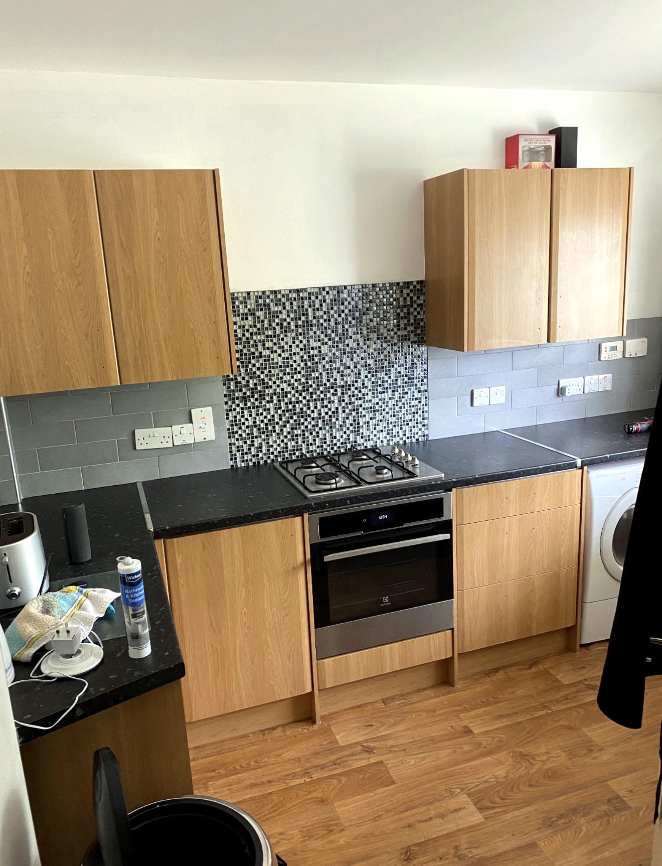 Oak kitchen before cabinet refinishing