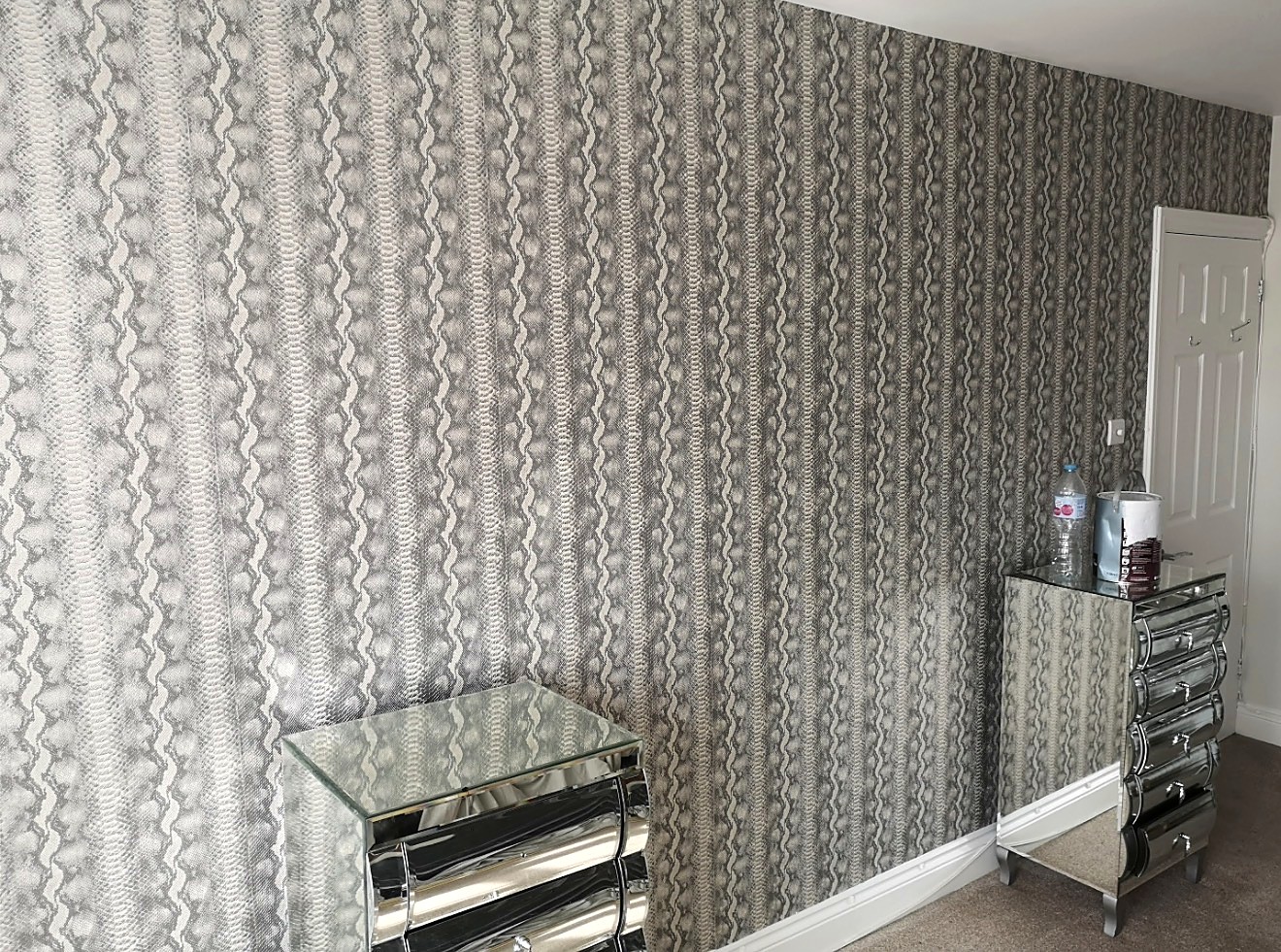 Grey patterned wallpaper in a finished room