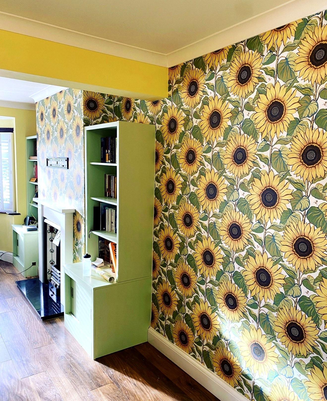 Wallpaper hanging & feature finishes